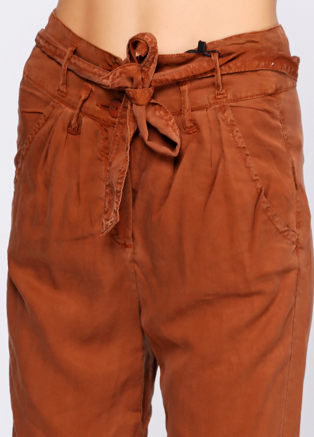 Светло-коричневые кэжуал демисезонные зауженные брюки Bershka