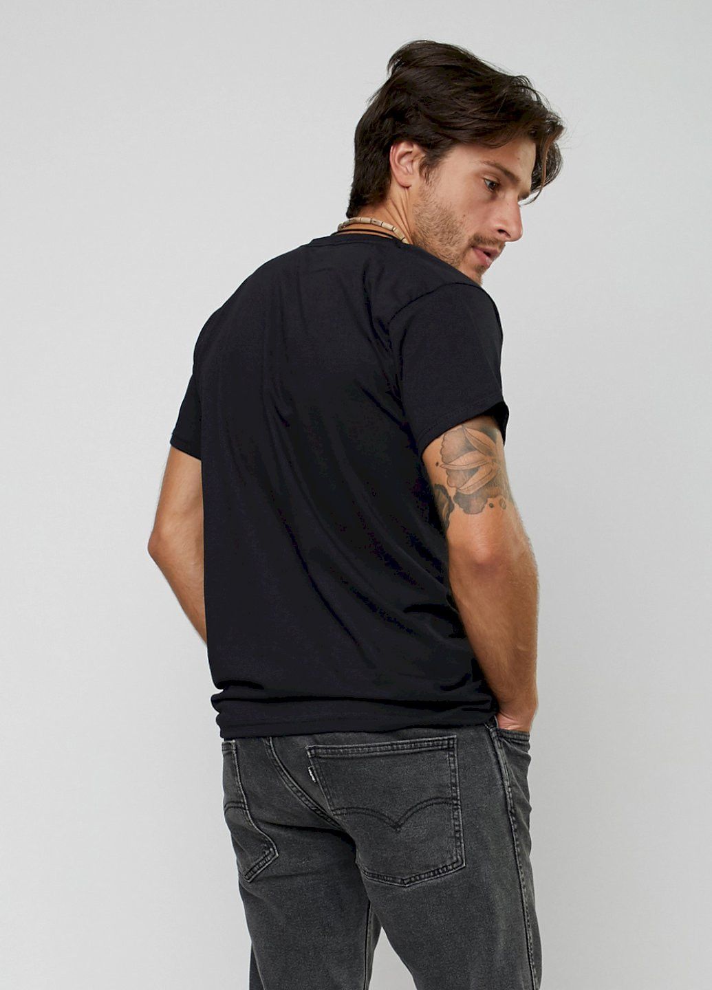 Чорна футболка чоловіча YAPPI