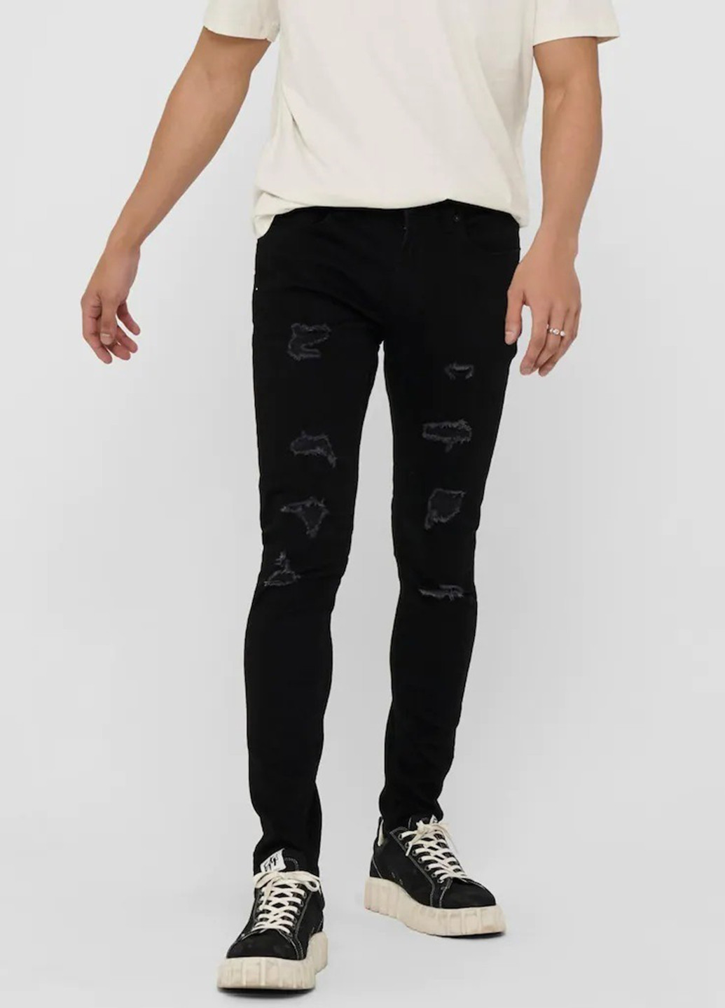 Черные демисезонные зауженные джинсы Only & Sons