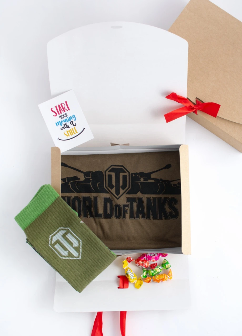 Хакі (оливкова) подарунковий набір чоловічий. футболка хакі з принтом "world of tanks", шкарпетки з принтом "tanks" Maybel