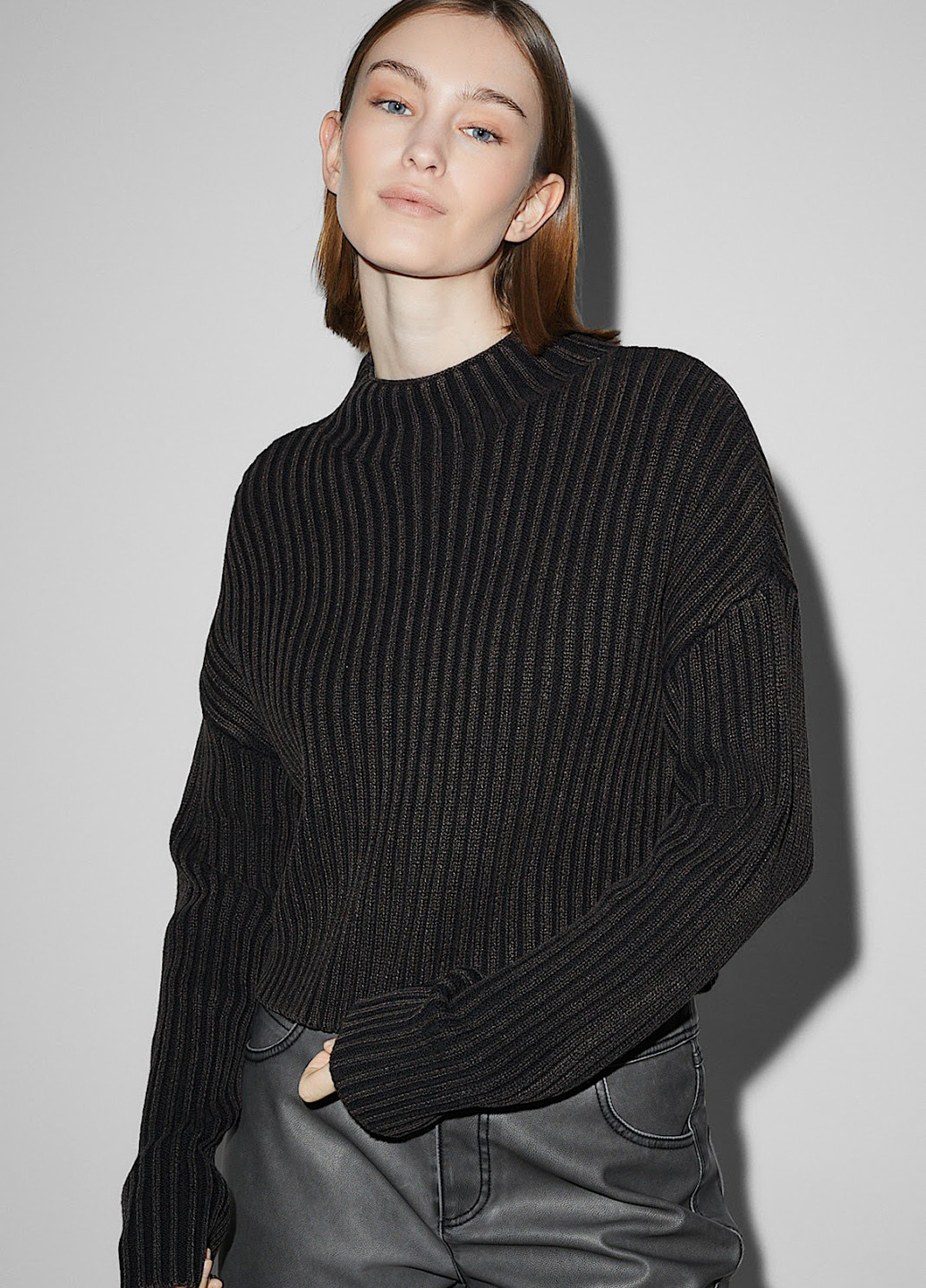 Черный демисезонный свитер C&A