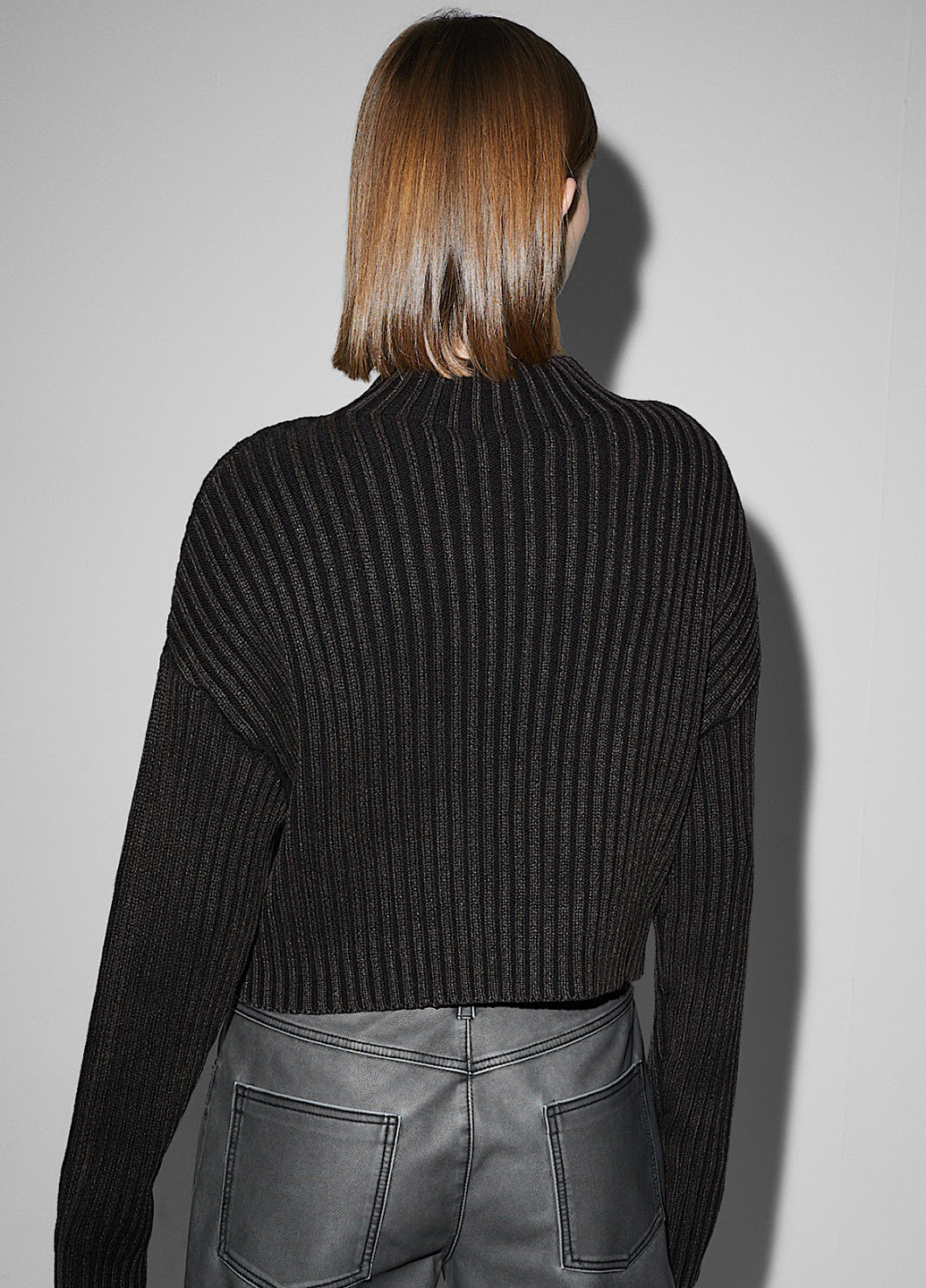 Черный демисезонный свитер C&A