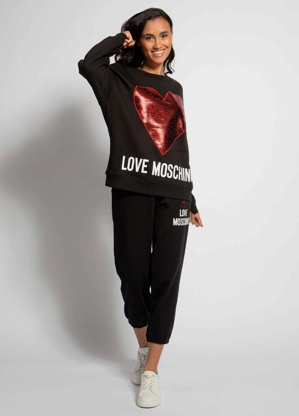 Черный женский свитшот с апликацией и логотипом Love Moschino - Свободный, Прямой крой однотонный черный кэжуал хлопок, трикотаж - (251865010)