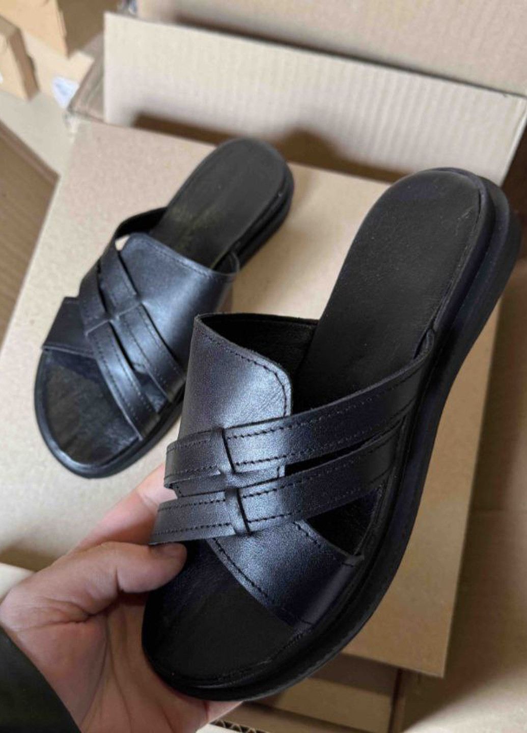 Черные шлепанцы Garti