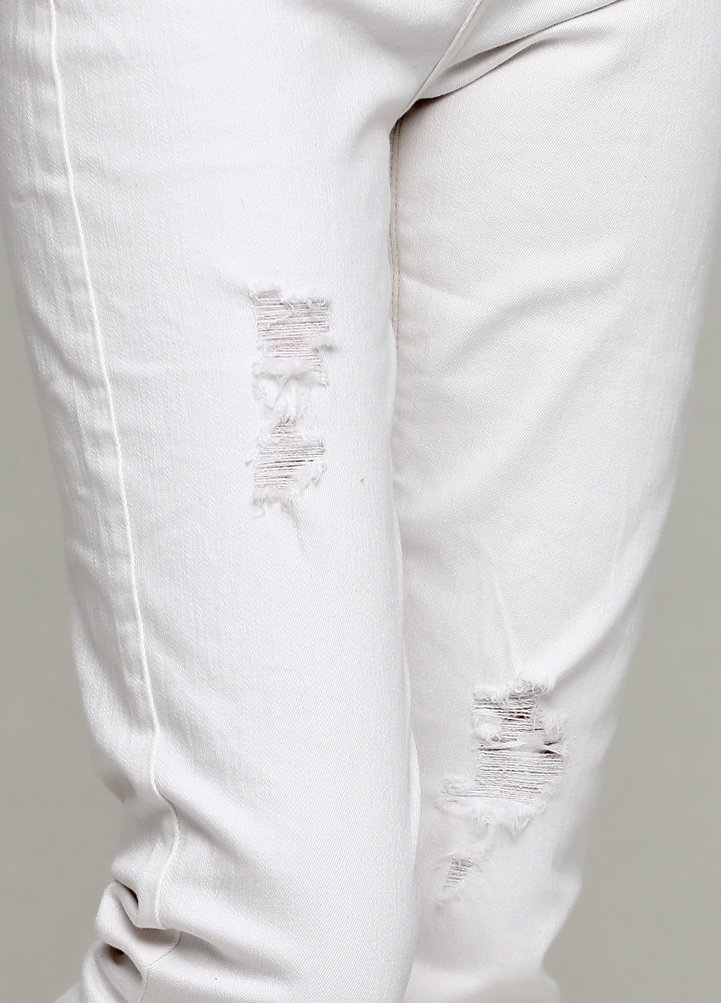 Белые летние зауженные джинсы C&A