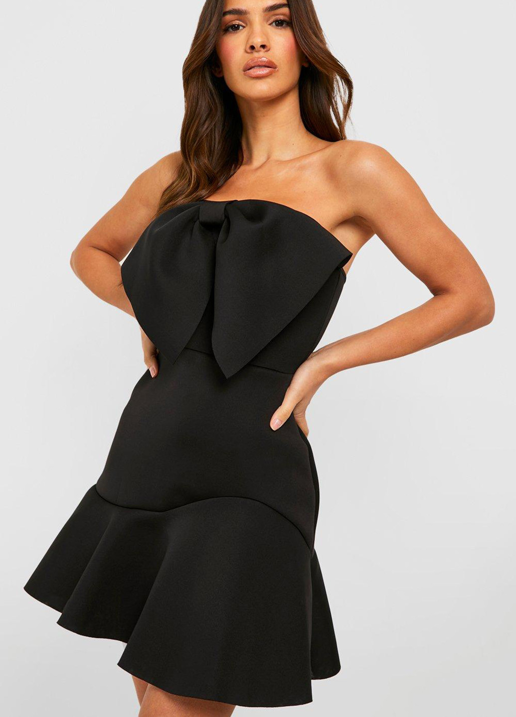 Черное коктейльное, кэжуал платье бандо Boohoo однотонное