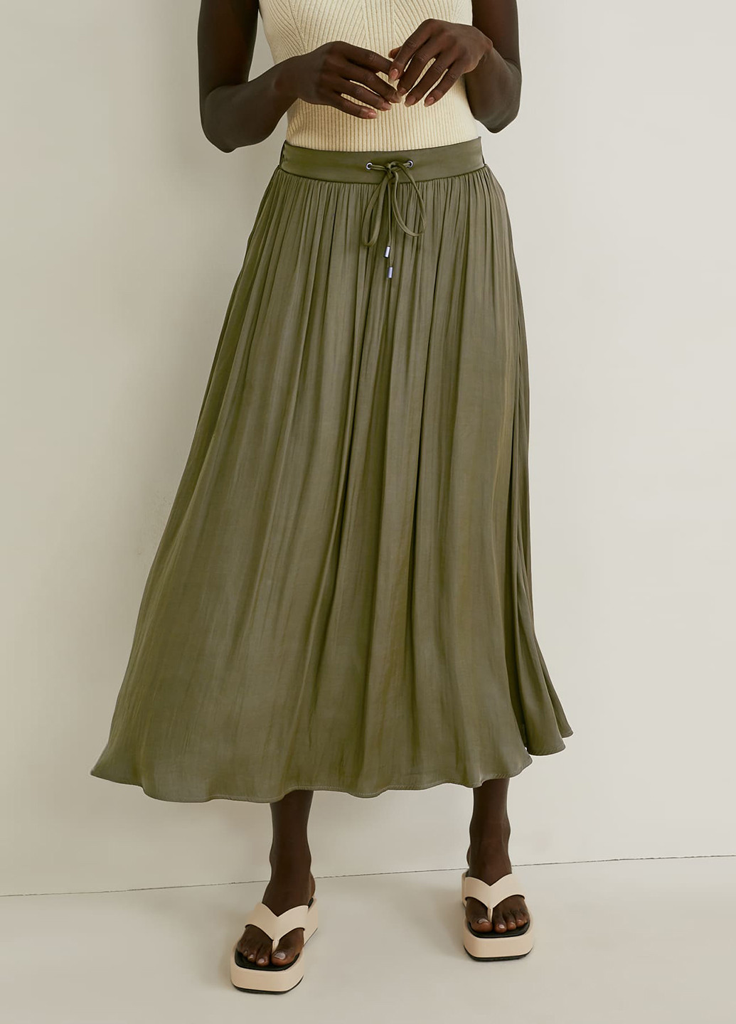 Оливковая (хаки) кэжуал однотонная юбка C&A клешированная