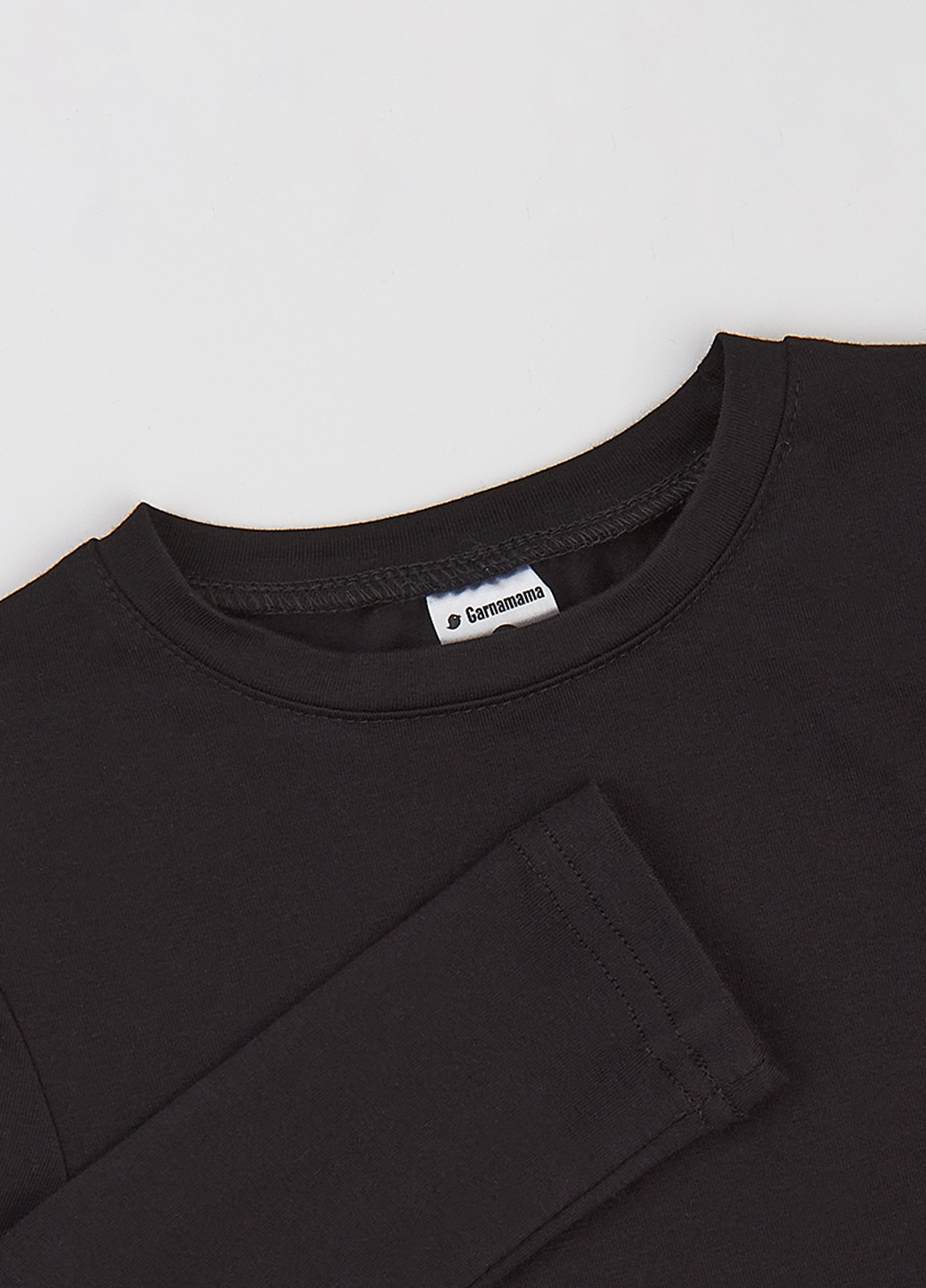 Черный демисезонный кэжуал лонгслив Garnamama однотонный