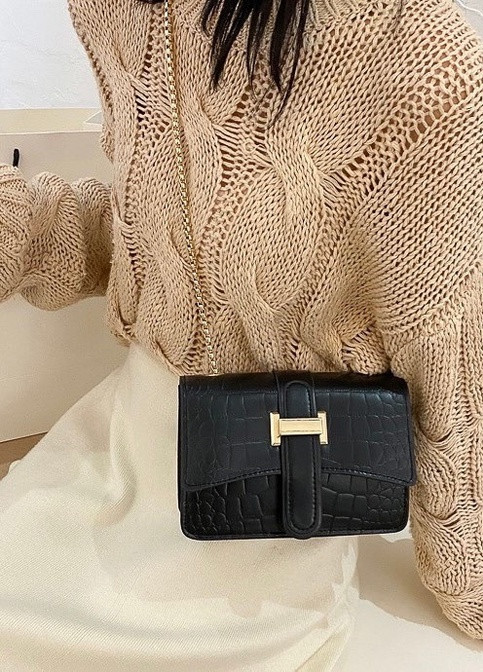 Женская классическая сумка через плечо кросс-боди на толстой золотой цепочке рептилия черная NoName (251204160)