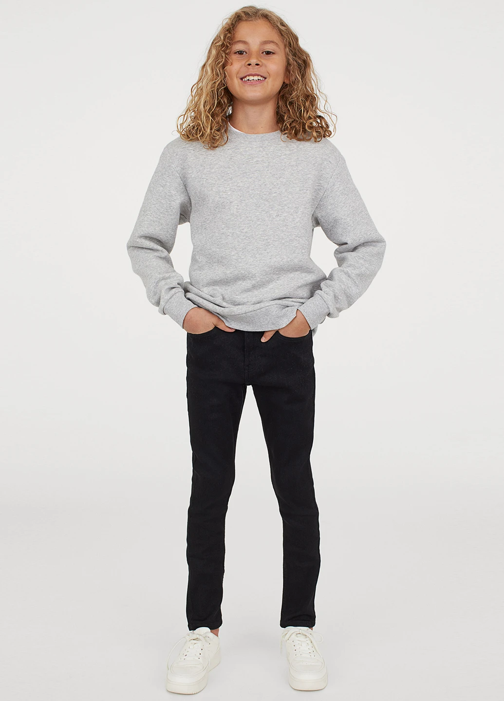 Черные демисезонные джинсы H&M