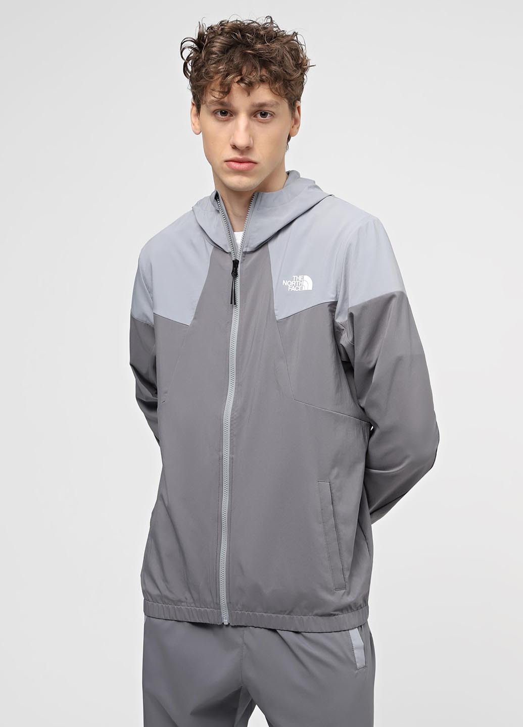 Серая демисезонная ветровка The North Face