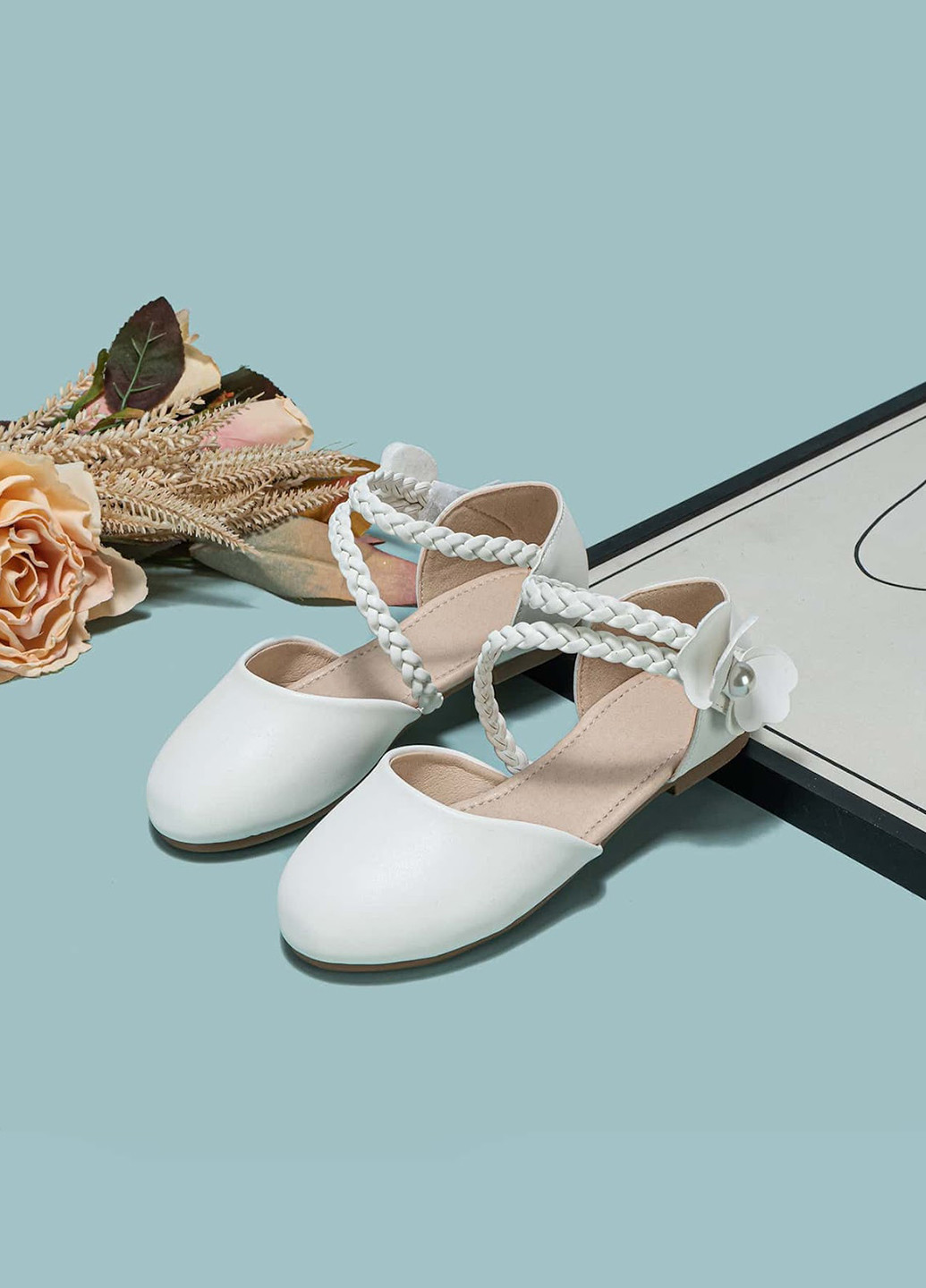 Белые туфли SHEIN с цветами, с бусинами