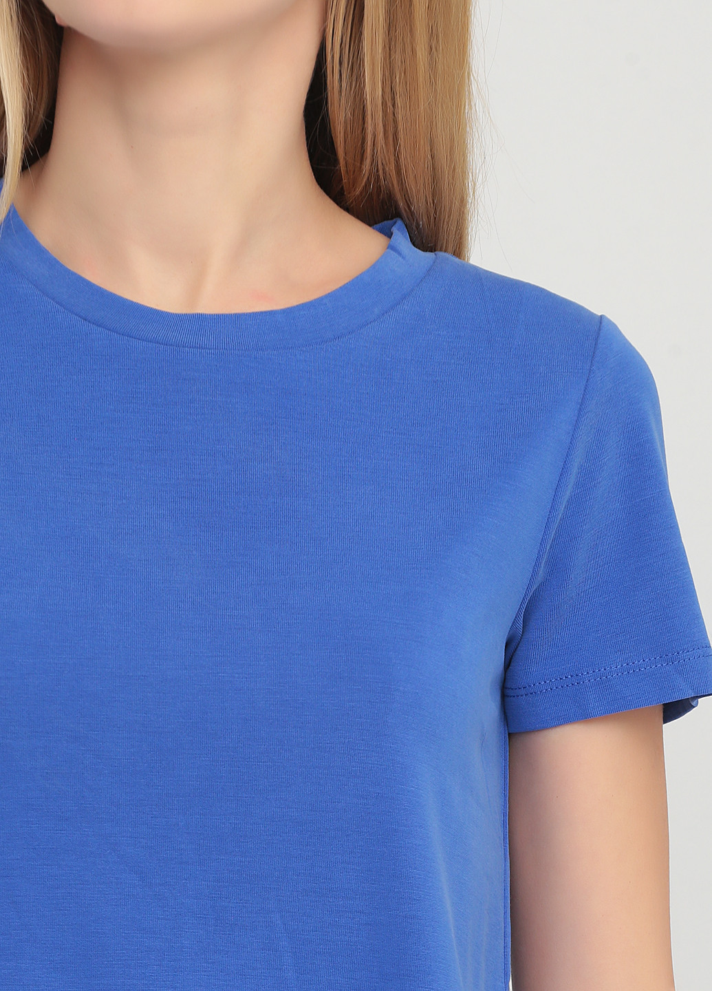 Светло-синяя летняя футболка Monki