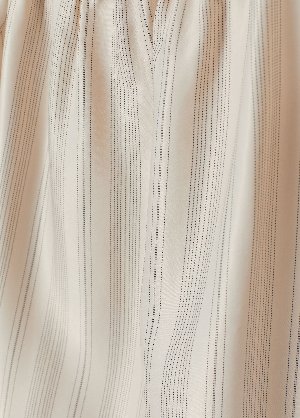 Белая летняя блузка с открытыми плечами H&M