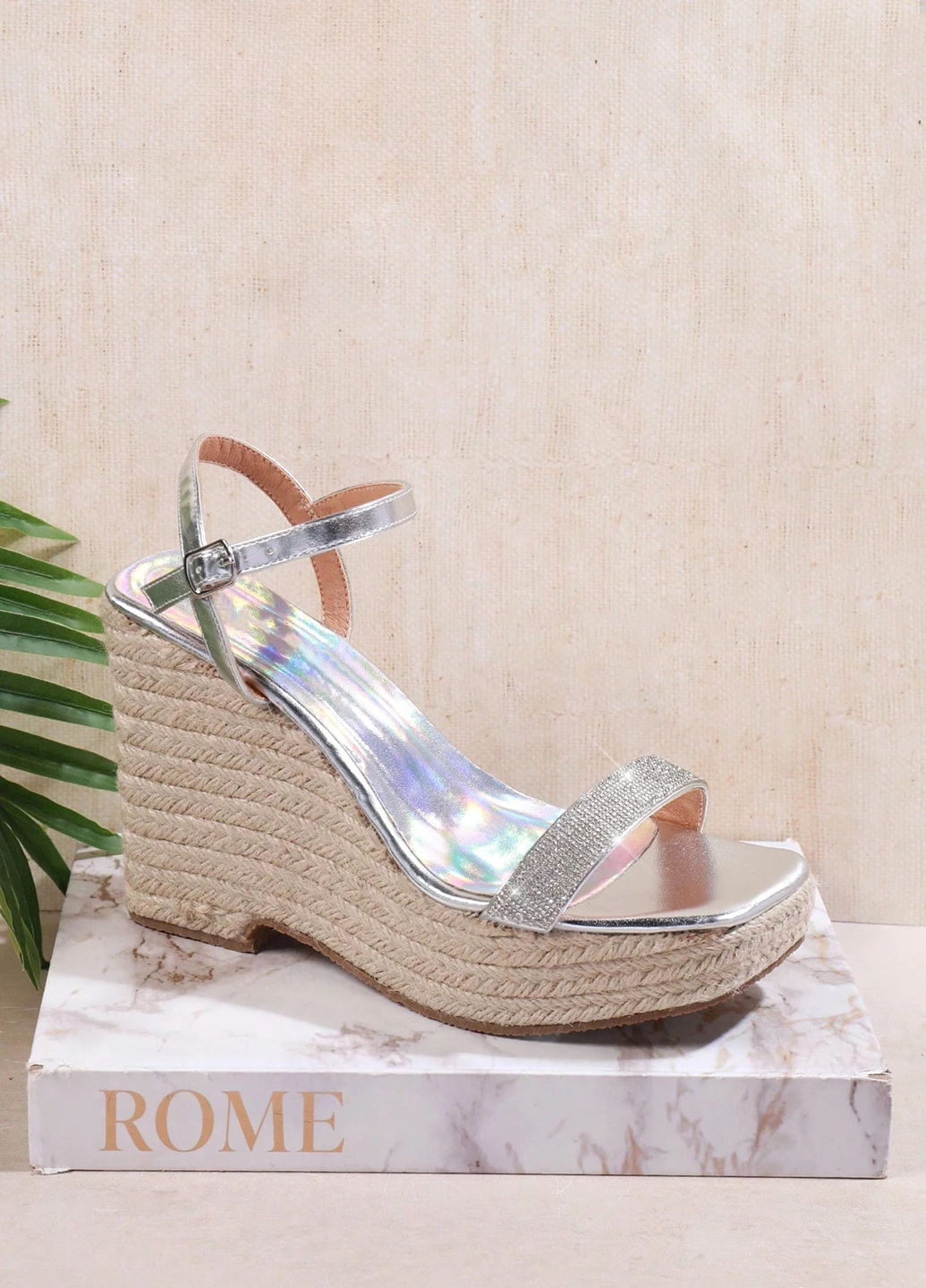 Серебряные босоножки SHEIN с ремешком