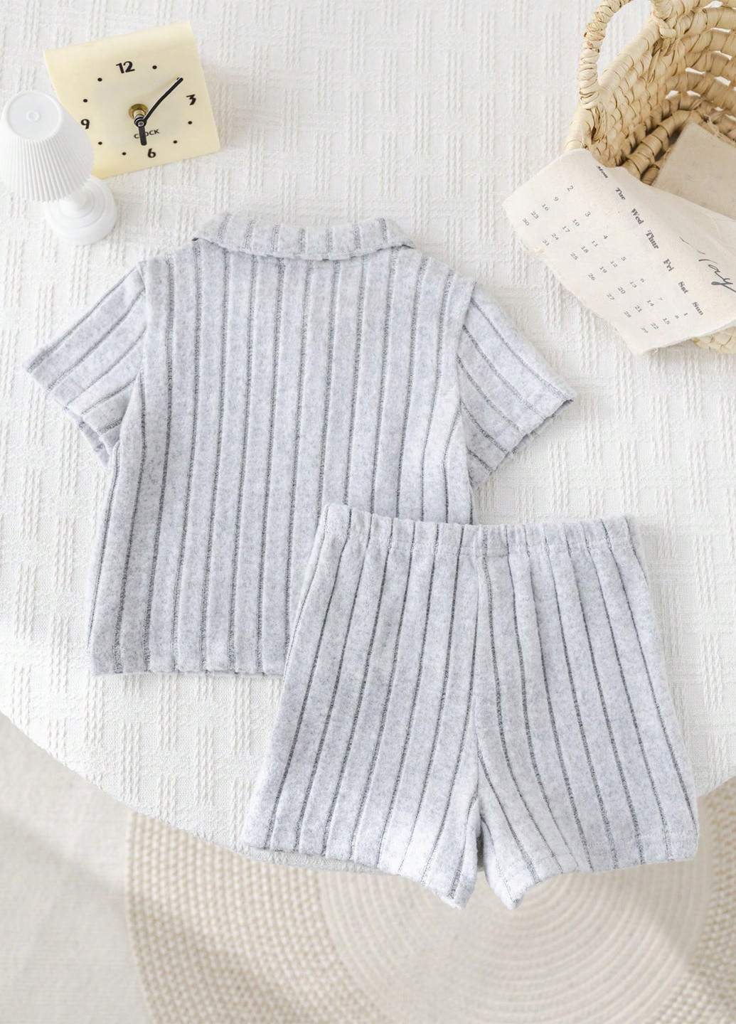 Сірий літній костюм (футболка, шорти) з шортами SHEIN