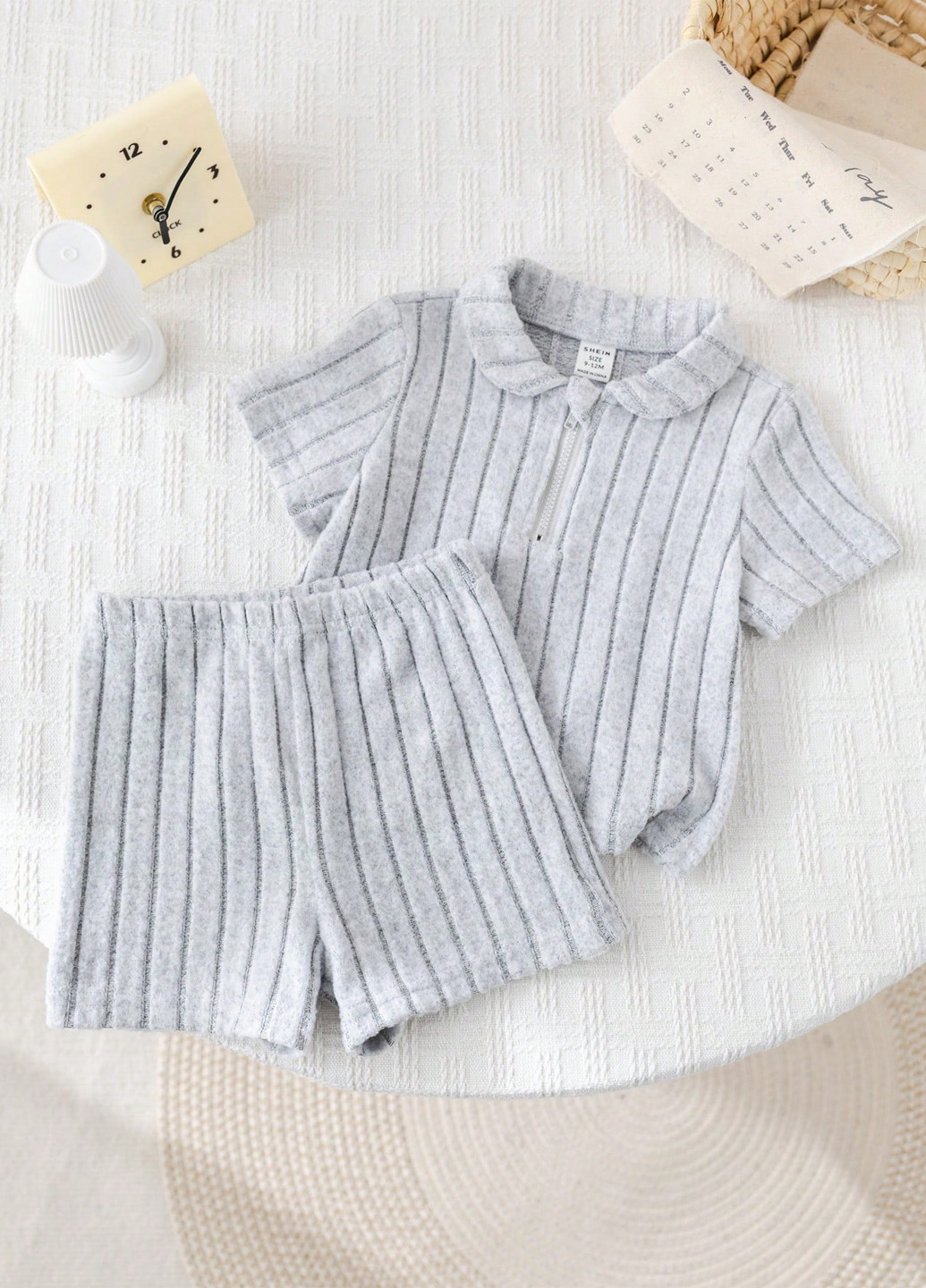 Сірий літній костюм (футболка, шорти) з шортами SHEIN