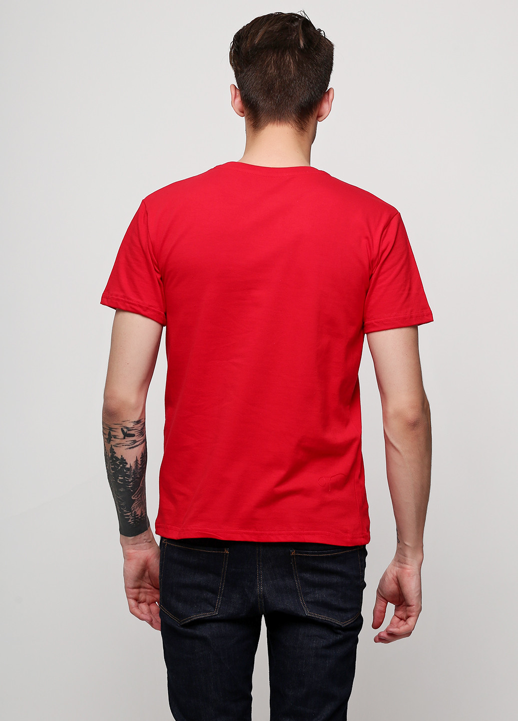 Красная футболка Manatki
