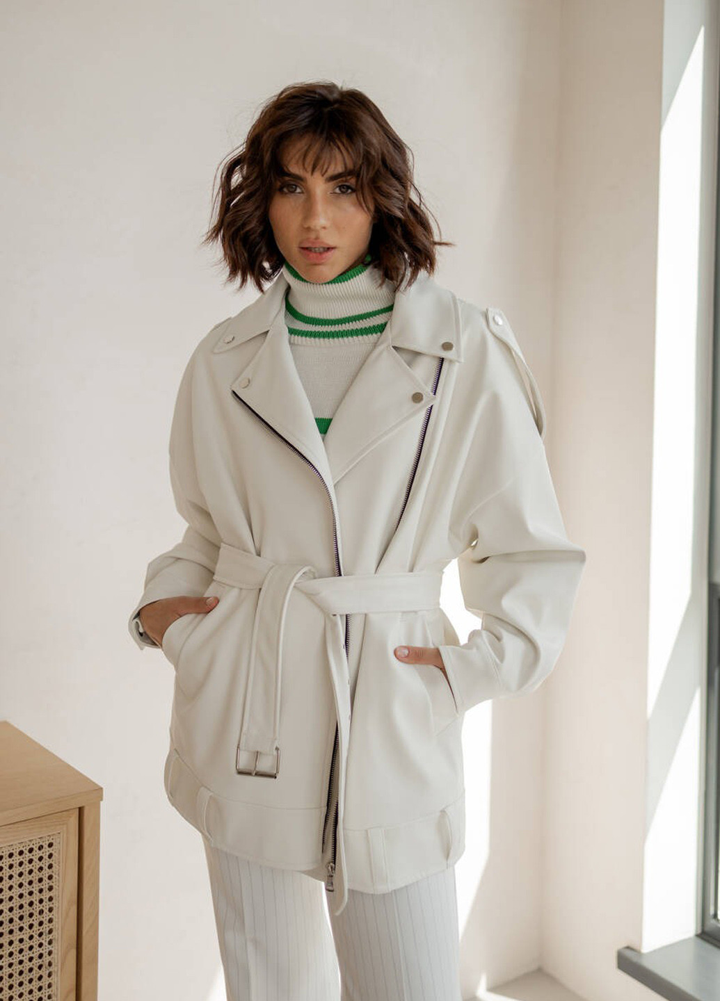 Біла демісезонна куртка косуха No Brand