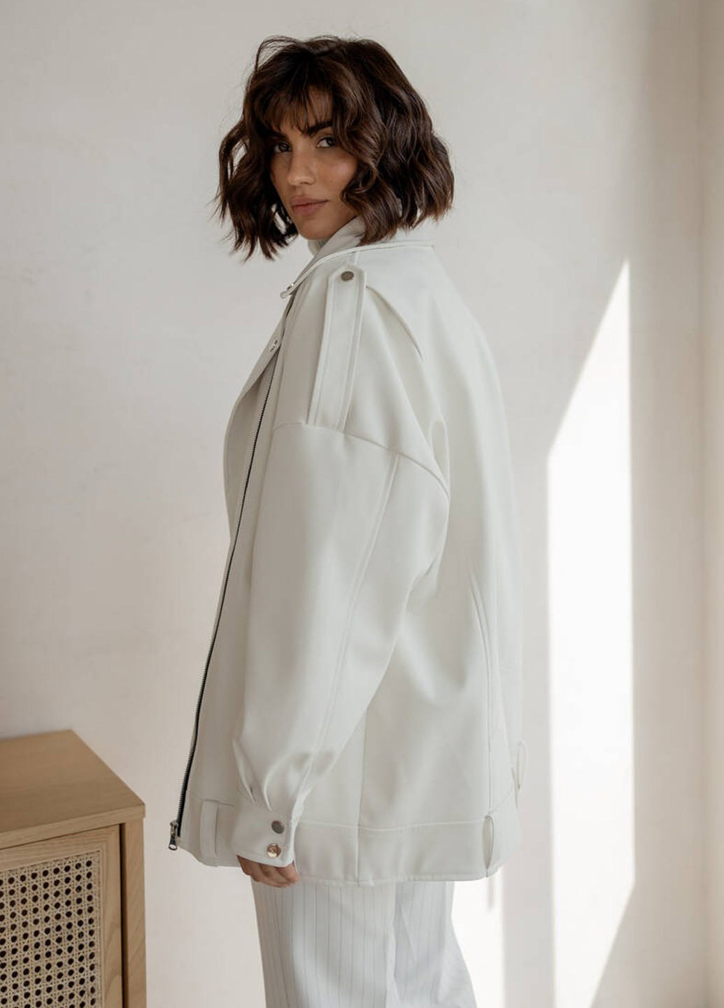 Біла демісезонна куртка косуха No Brand