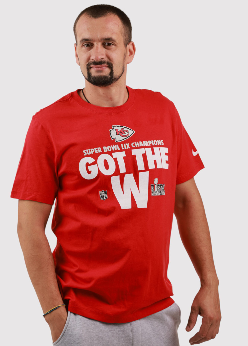 Червона футболка Nike