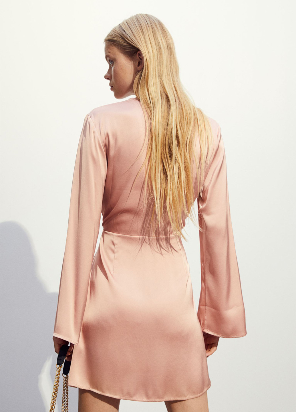 Персикова кежуал сукня на запах H&M однотонна