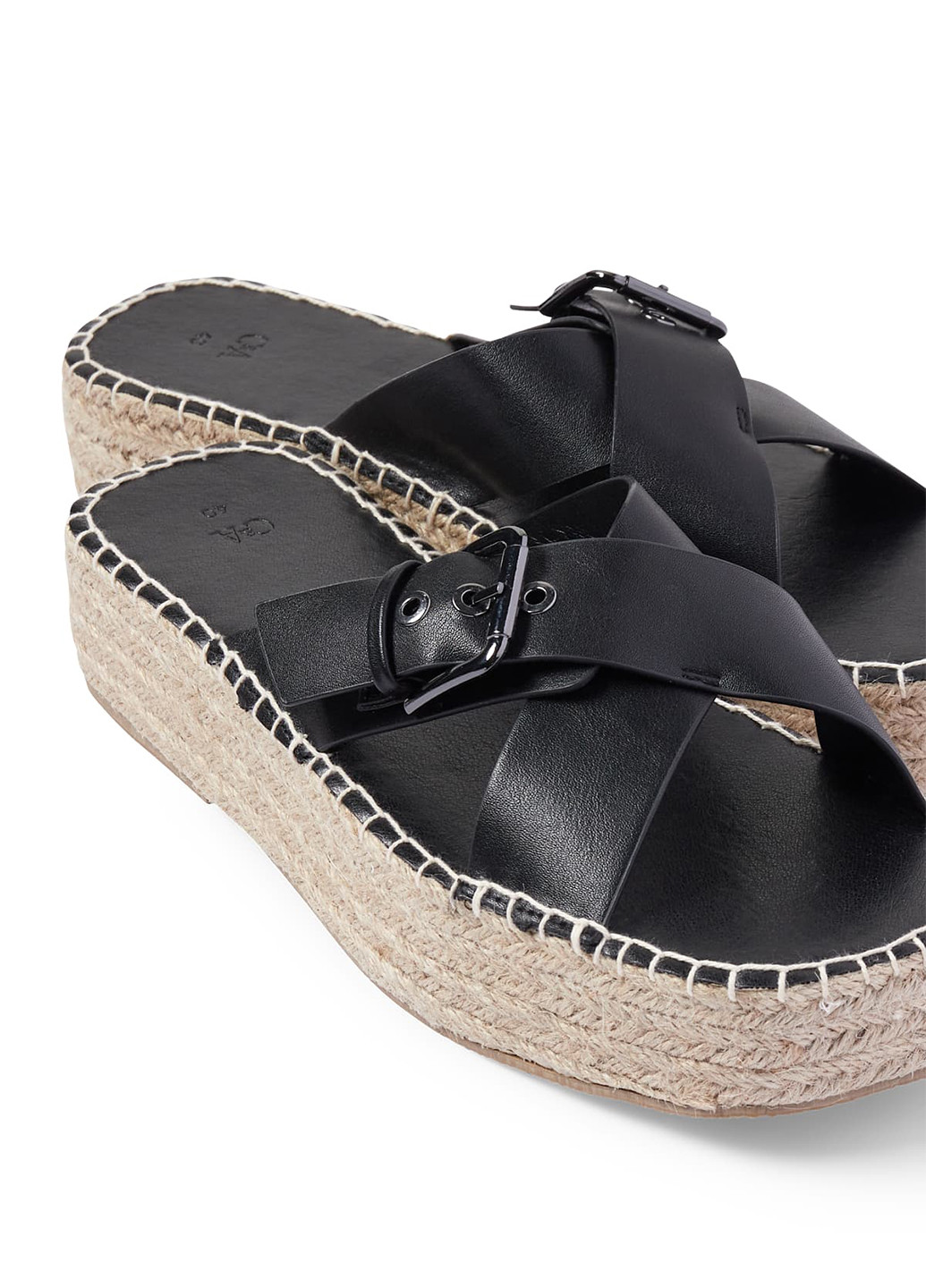 Черные шлепанцы C&A на плетеной подошве