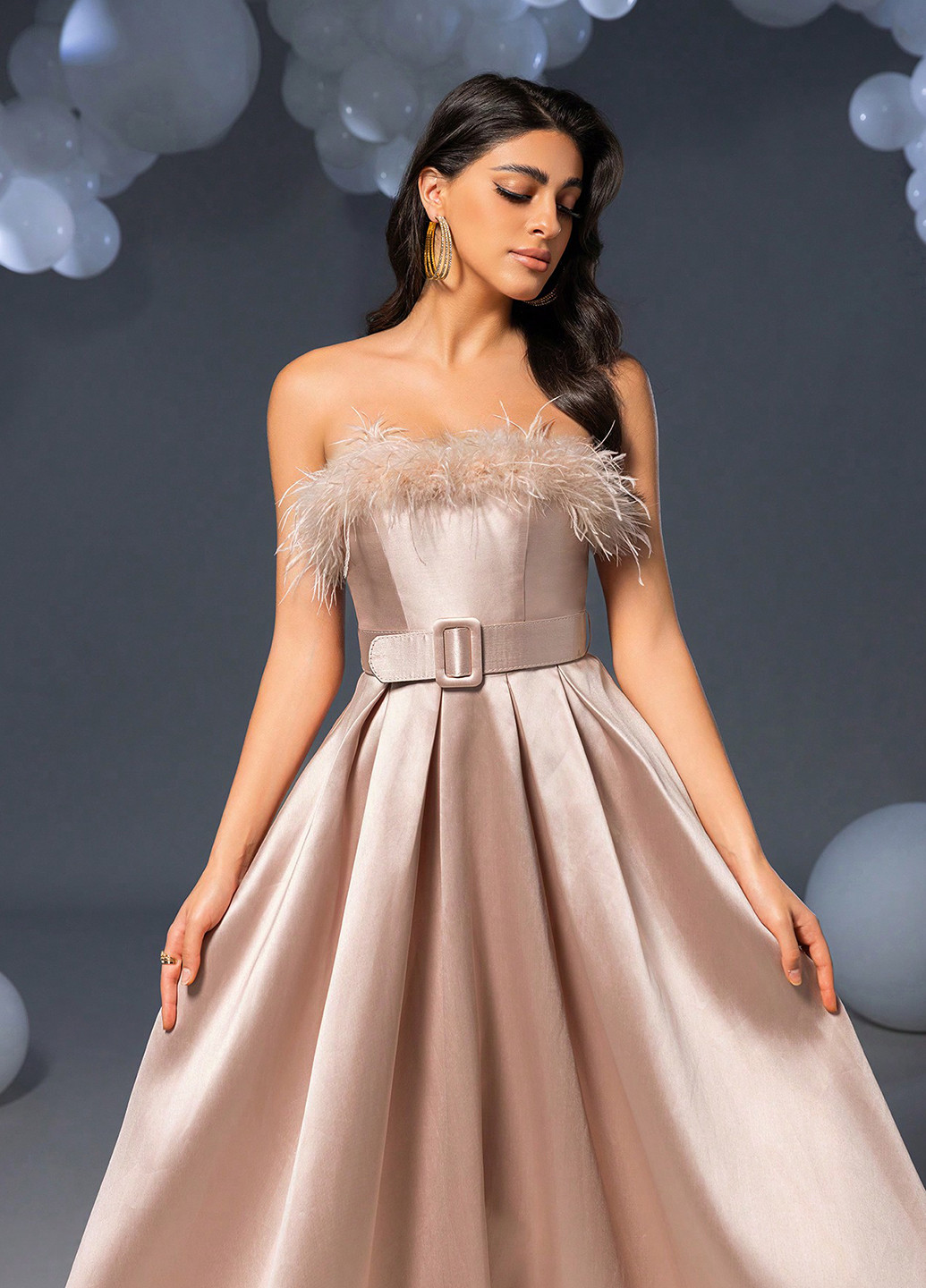 Кремова вечірня сукня з відкритими плечима SHEIN однотонна