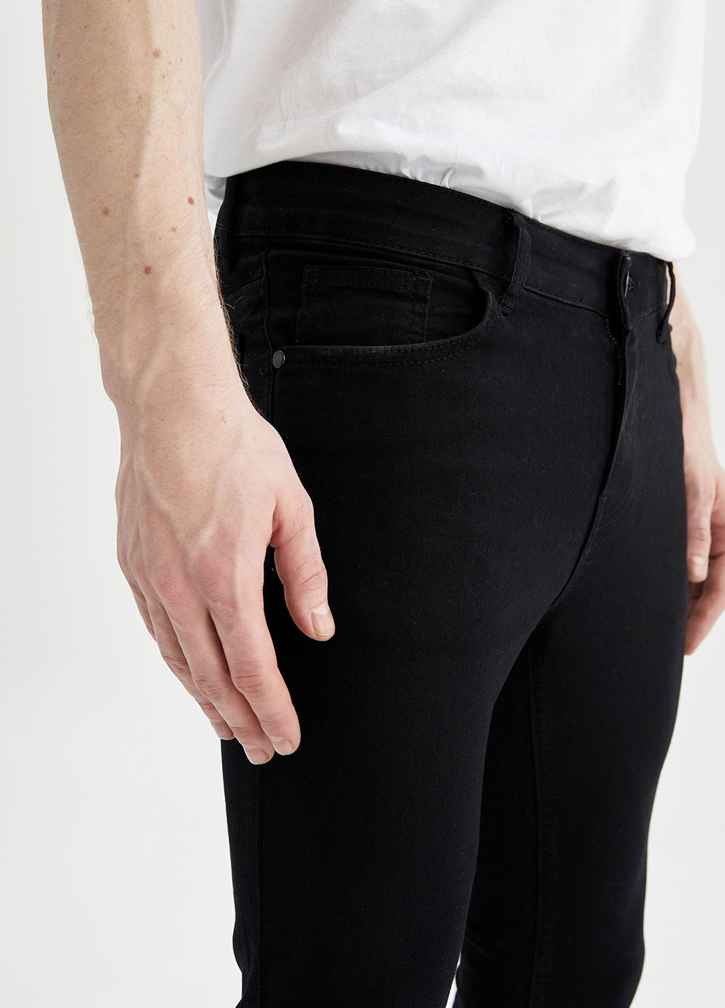 Черные демисезонные скинни, укороченные джинсы DeFacto