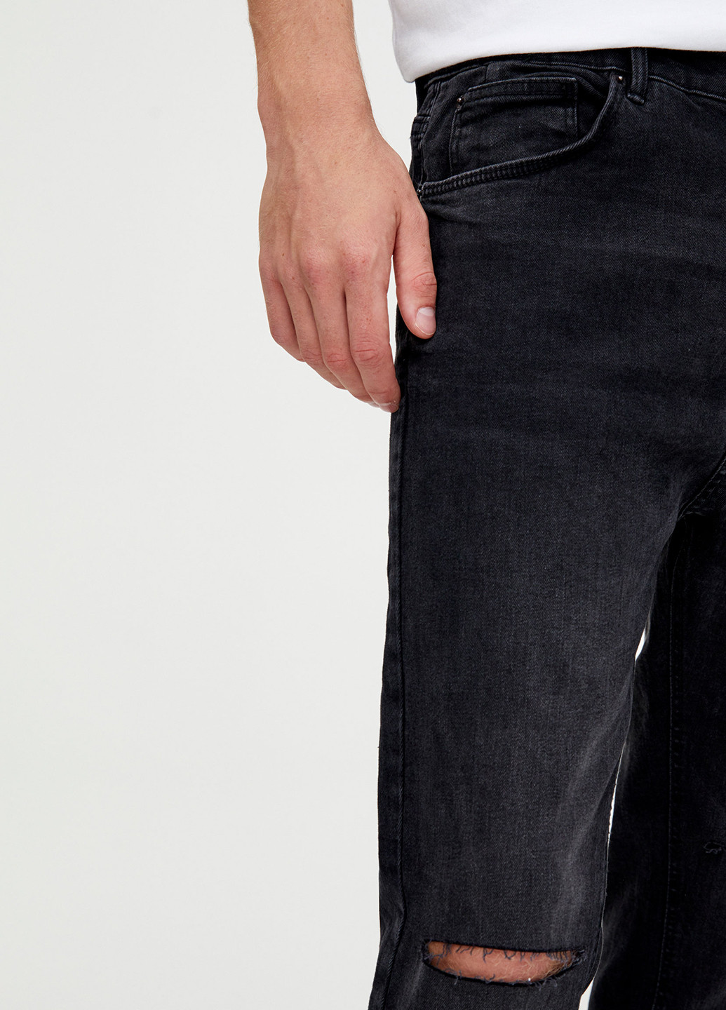 Черные демисезонные зауженные джинсы Pull&Bear