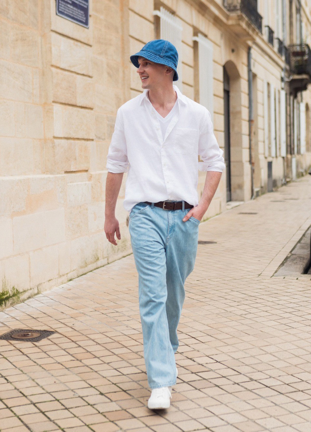 Белая футболка Uniqlo