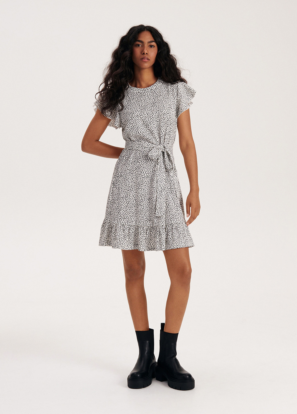 Чорно-білий кежуал сукня Reserved в горошок