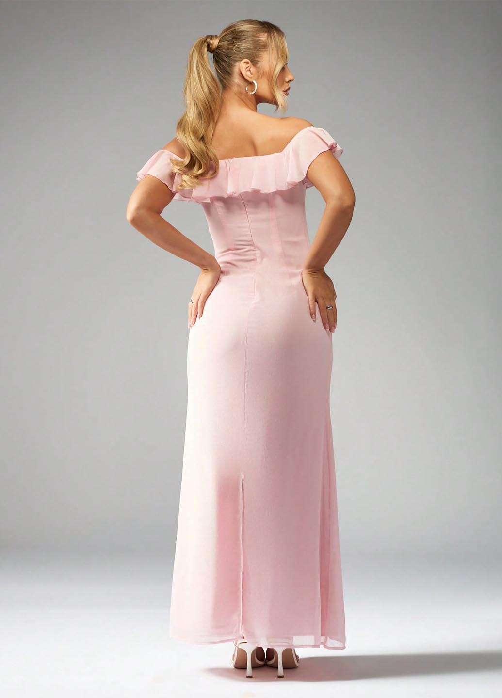 Светло-розовое вечернее, кэжуал платье с открытыми плечами SHEIN однотонное