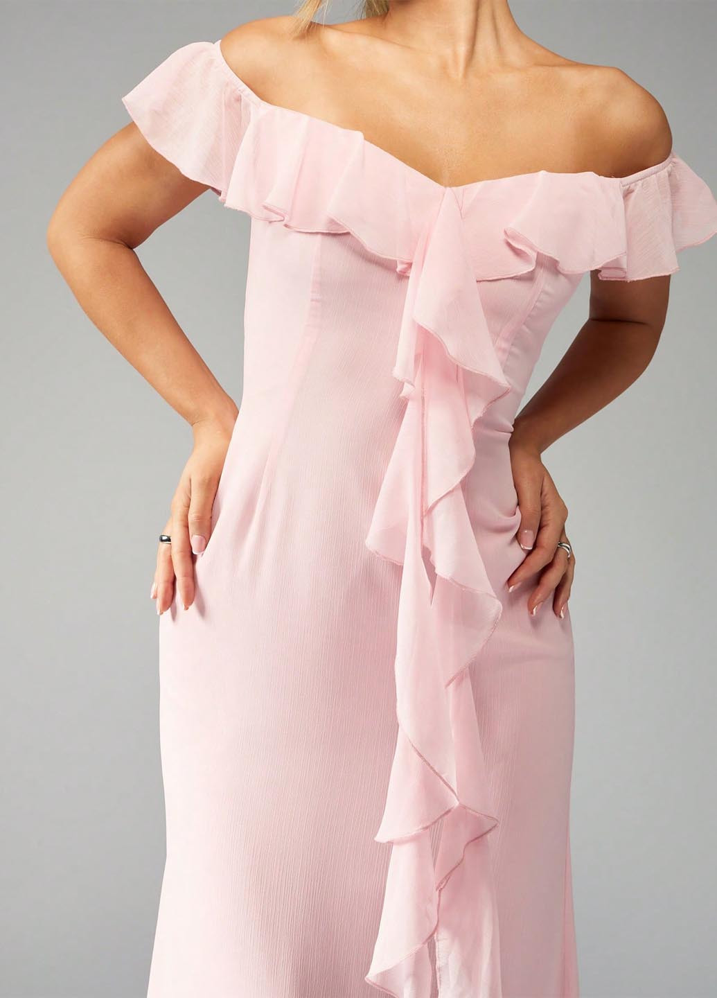 Светло-розовое вечернее, кэжуал платье с открытыми плечами SHEIN однотонное