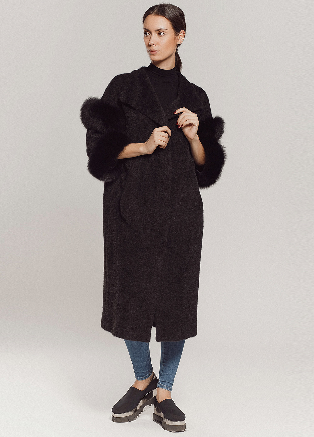 Черное демисезонное Пальто оверсайз Esmeralda