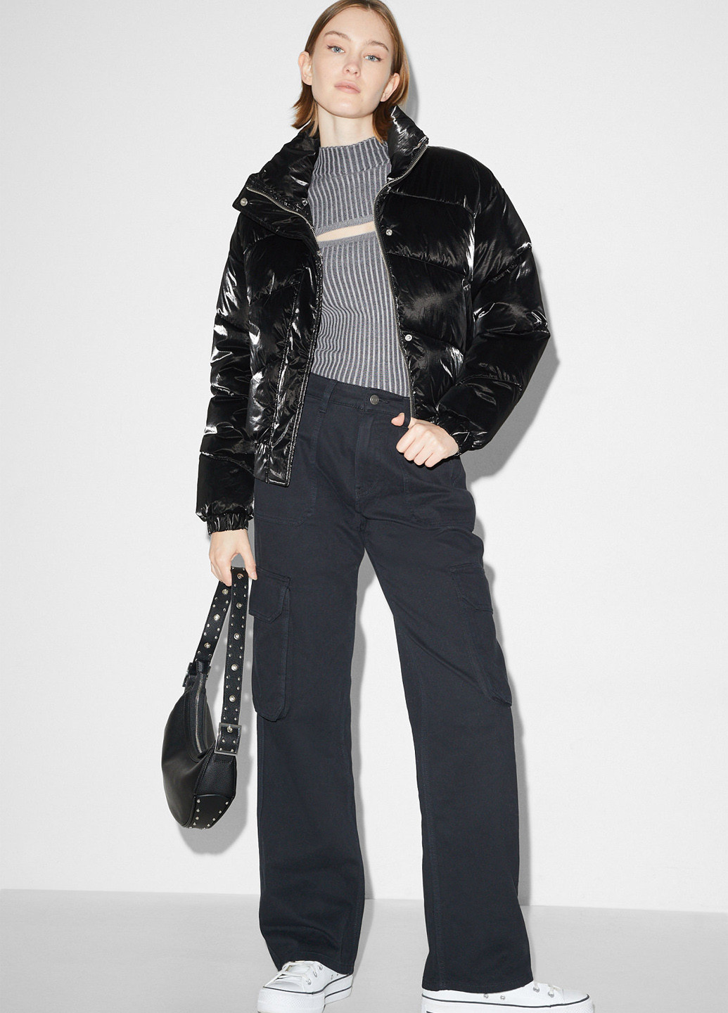 Чорна демісезонна куртка C&A