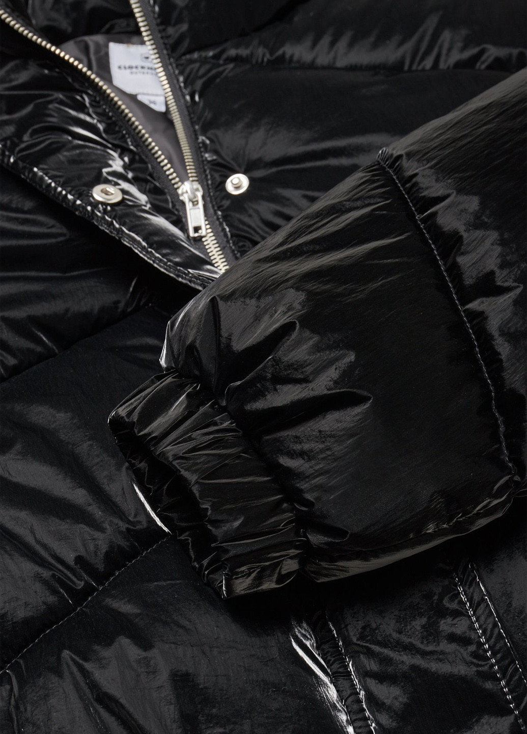 Чорна демісезонна куртка C&A