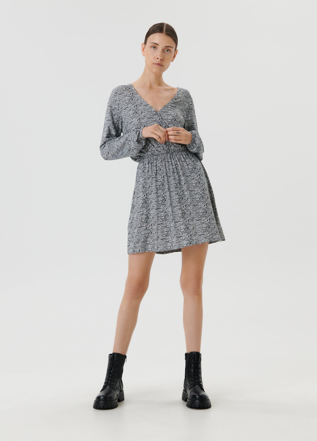 Чорно-білий кежуал сукня Sinsay з абстрактним візерунком