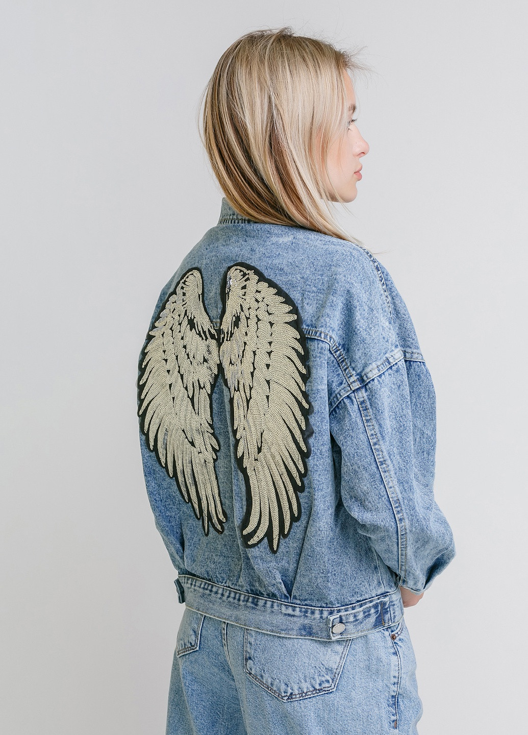 Голубой женский джинсовый пиджак с крыльями из пайеток No Brand с рисунком - летний