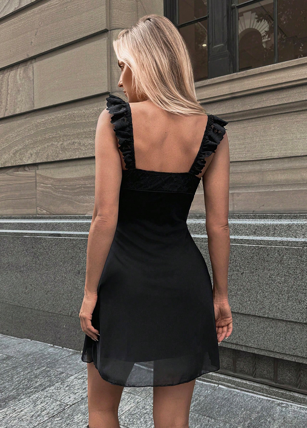 Черное кэжуал платье с открытой спиной SHEIN однотонное