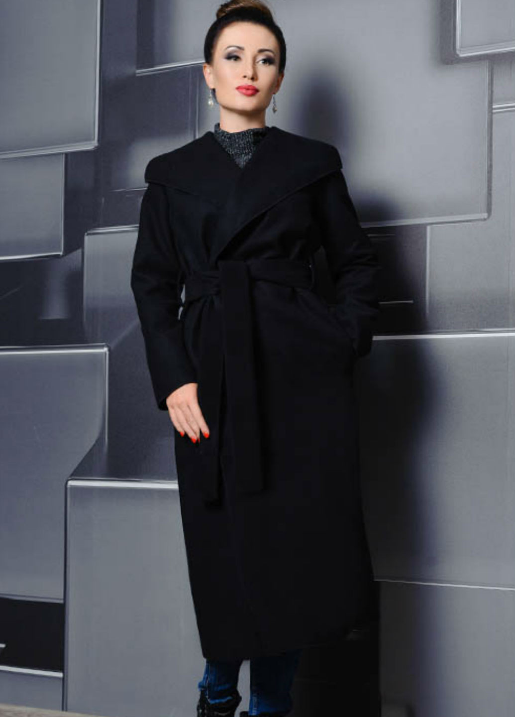 Черное демисезонное Пальто с капюшоном Мариз Look and Buy Look & Buy