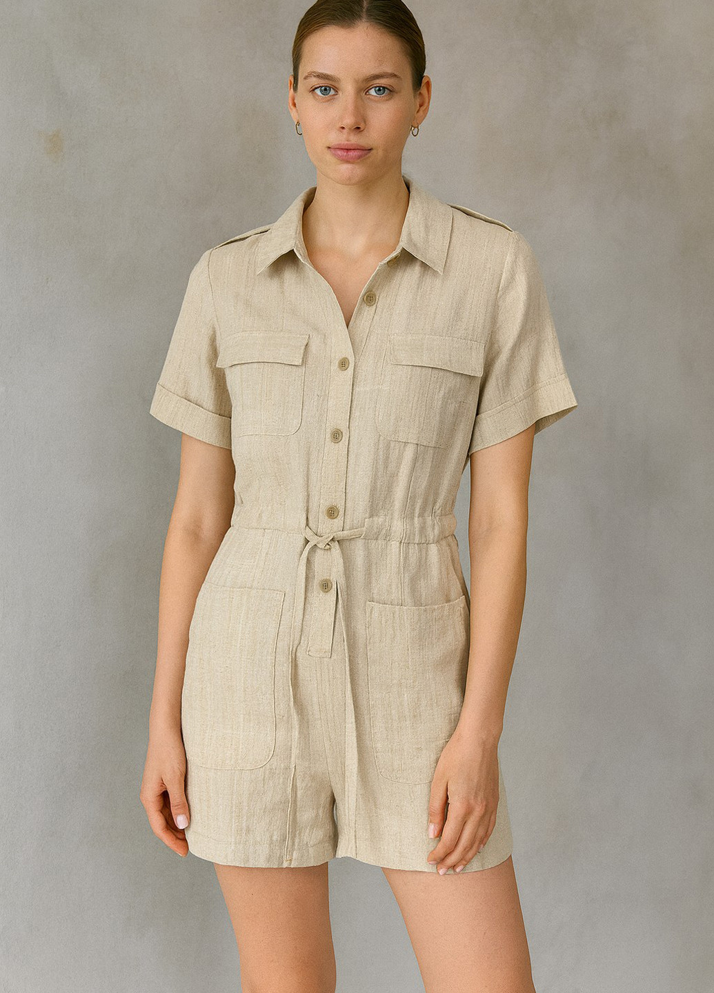 Комбинезон Sassofono комбинезон-шорты однотонный бежевый кэжуал лен