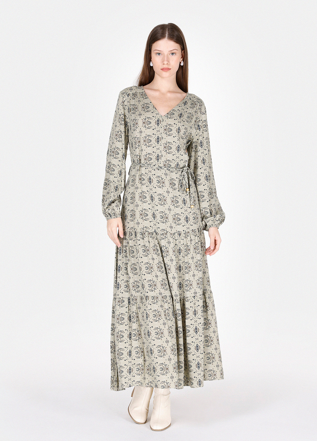 Светло-зеленое кэжуал платье а-силуэт Colin's с цветочным принтом