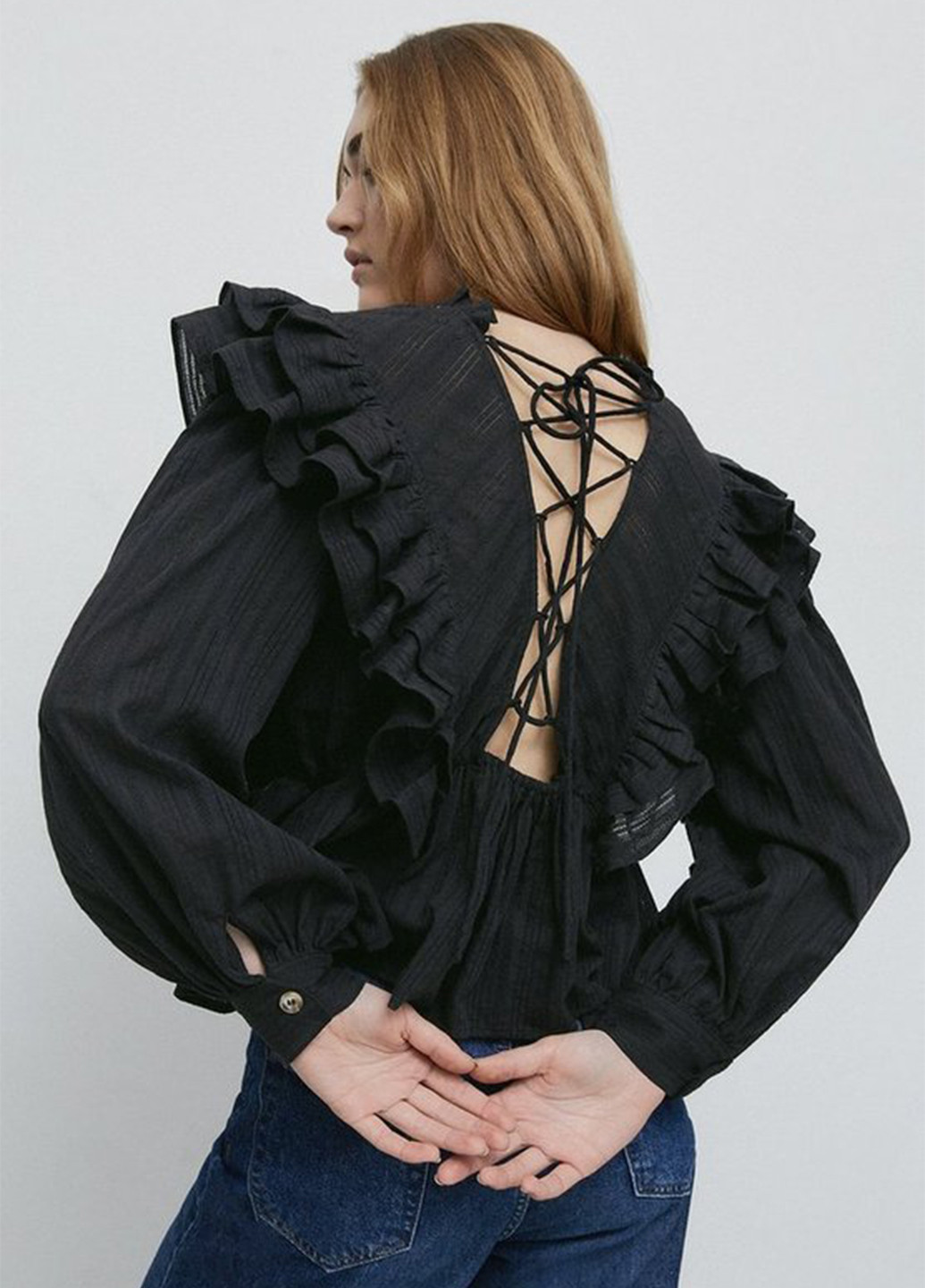 Чорна демісезонна блуза з баскою Boohoo
