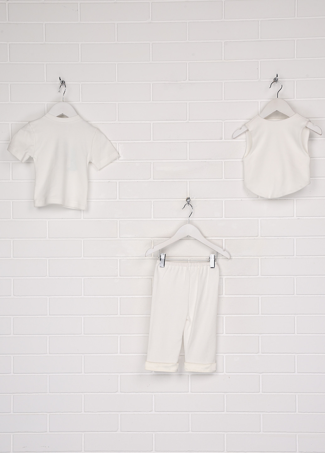 Молочный демисезонный комплект для крестин (футболка, брюки, жилет) BetiS