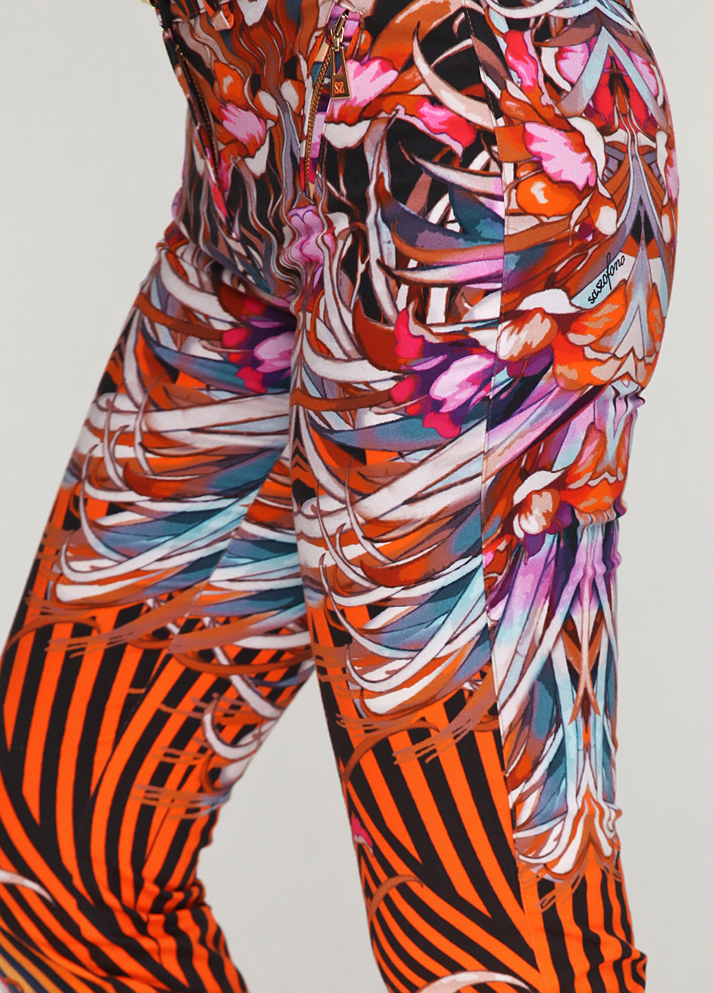 Оранжевые кэжуал демисезонные прямые брюки Sassofono