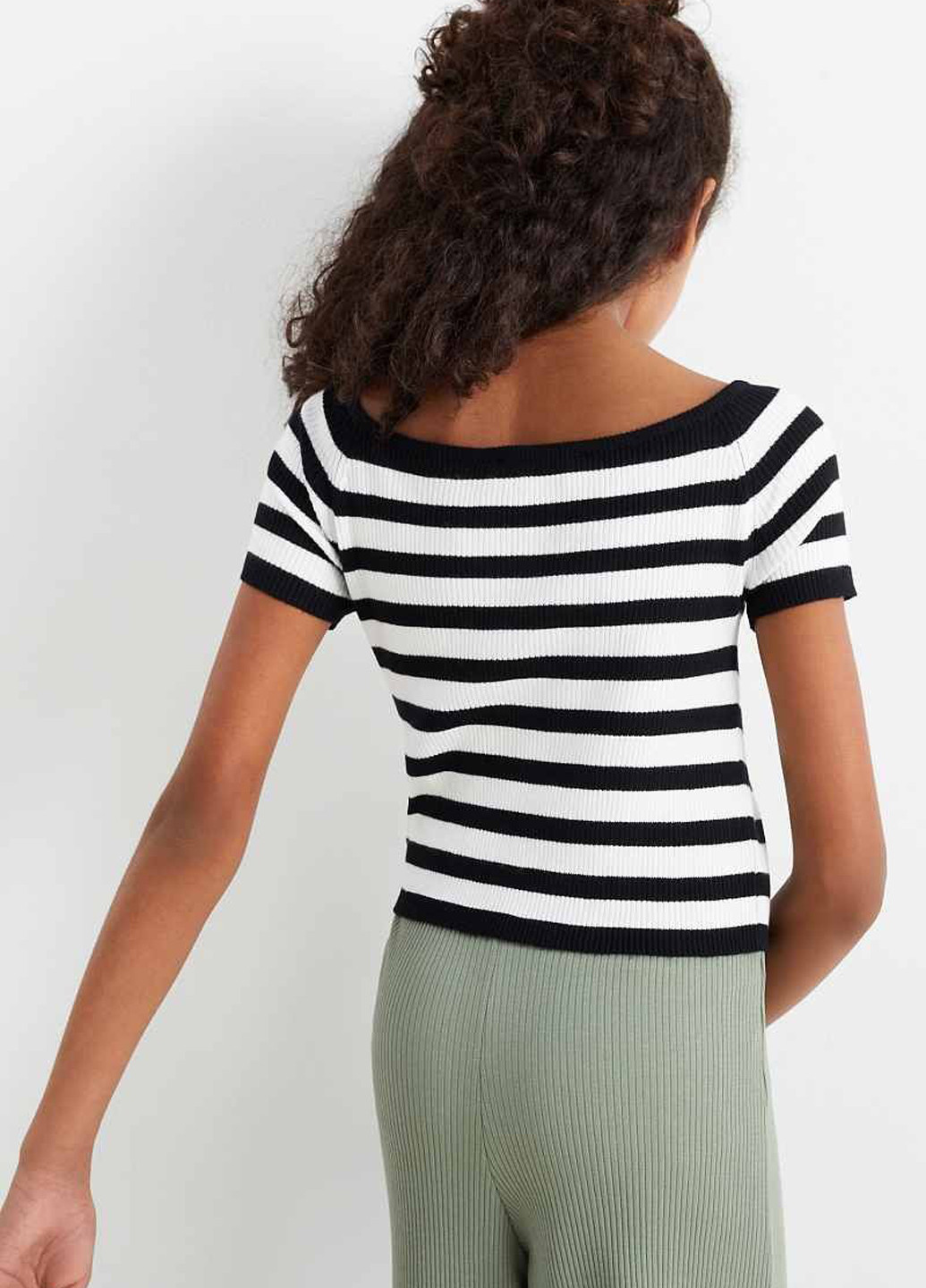 Чорно-біла літня футболка C&A