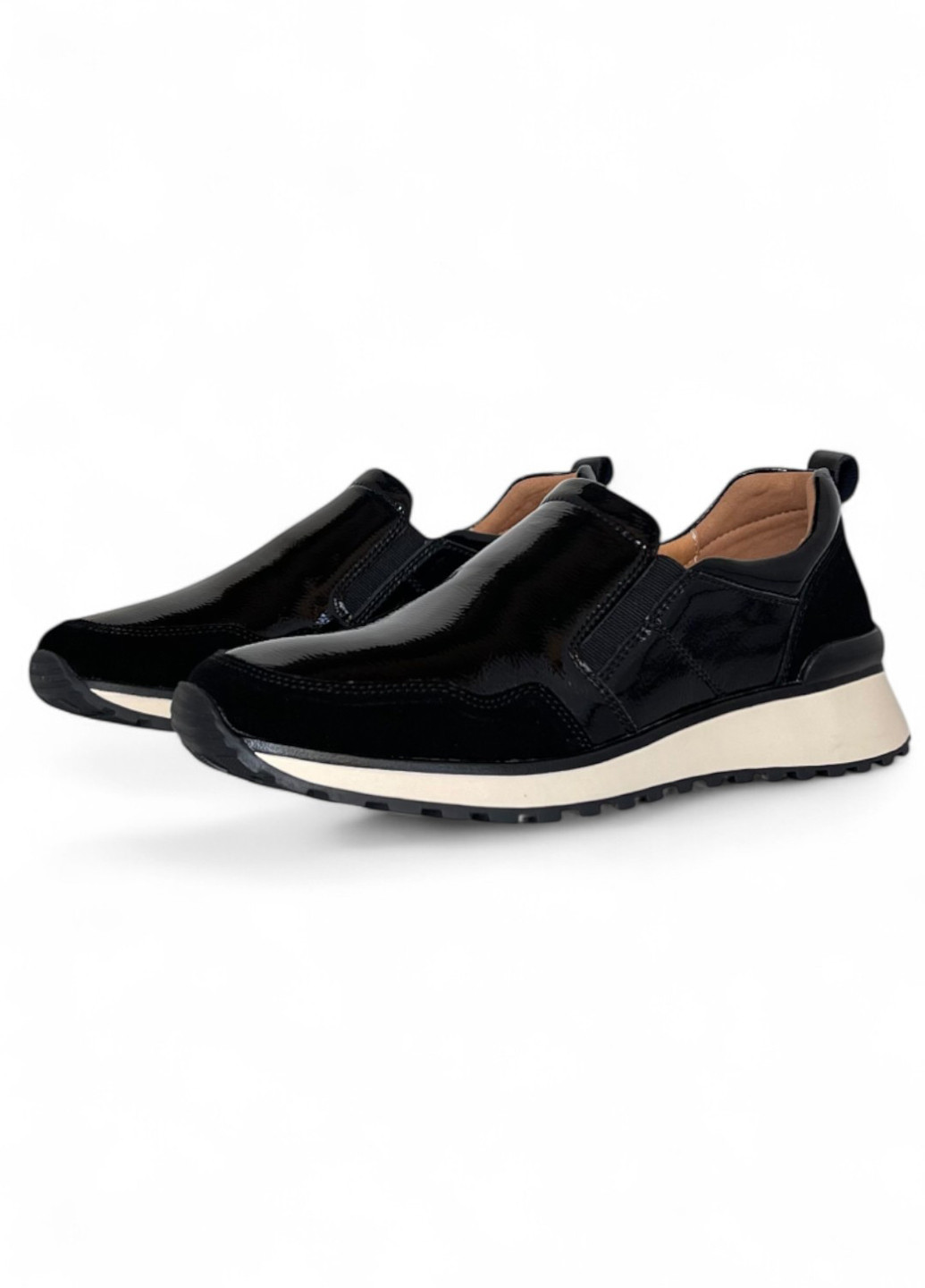 Черные слипоны Meego лаковые, с белой подошвой однотонные