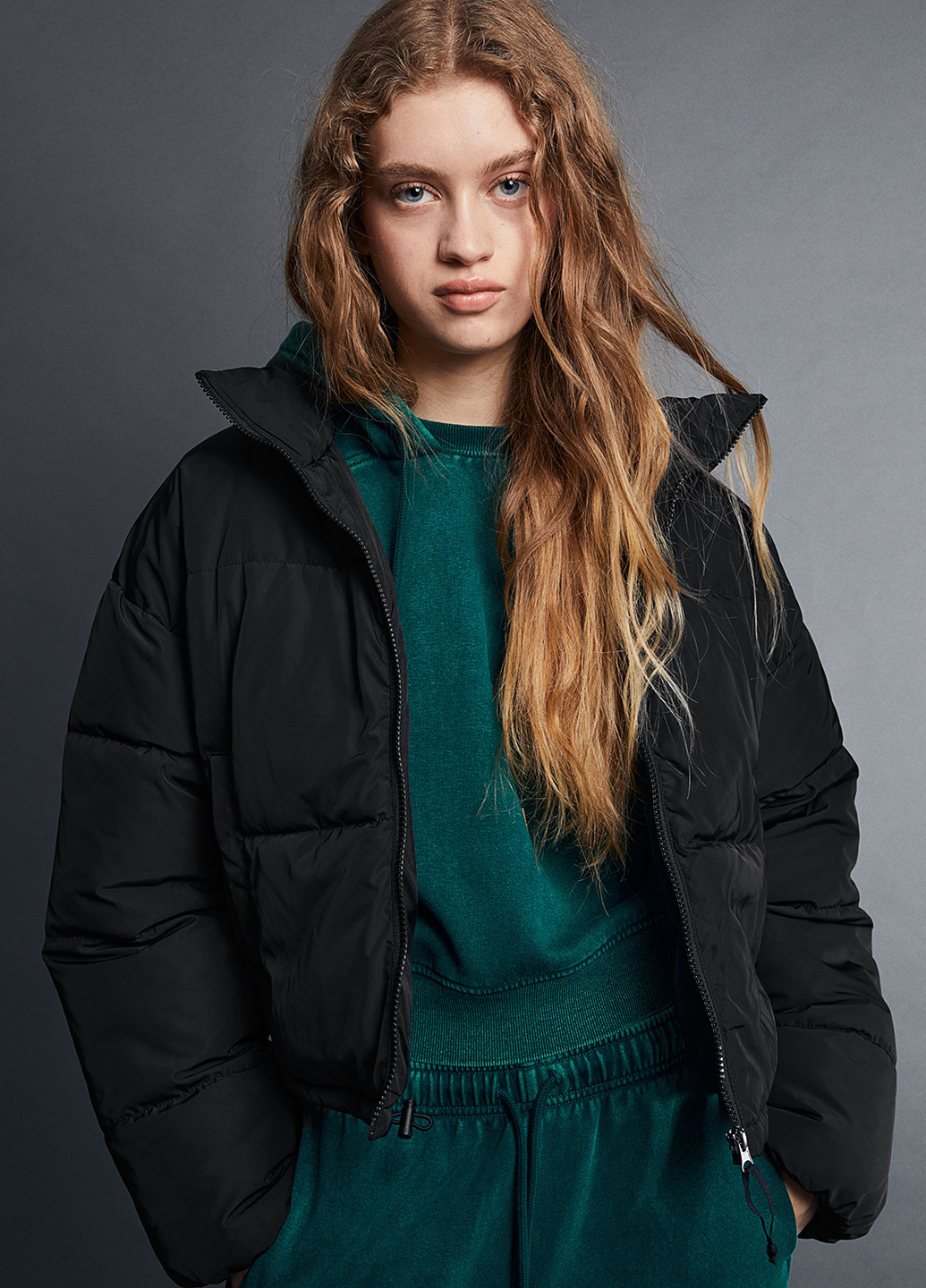 Черная демисезонная куртка H&M