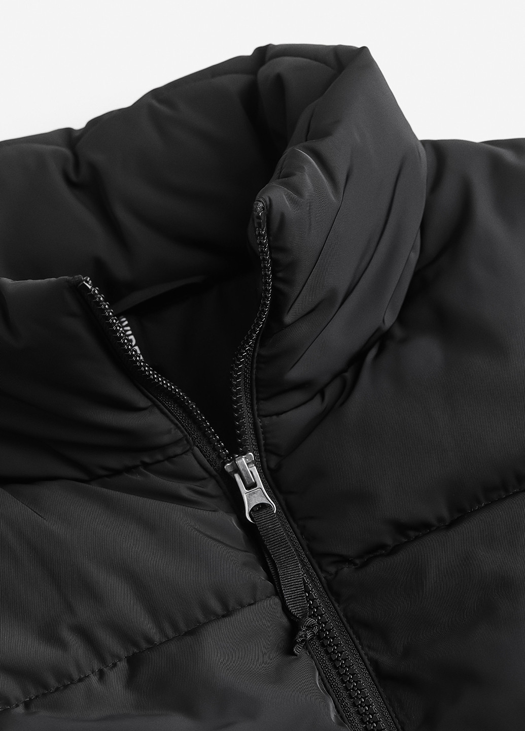 Черная демисезонная куртка H&M